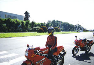 �����F�s�{���H����